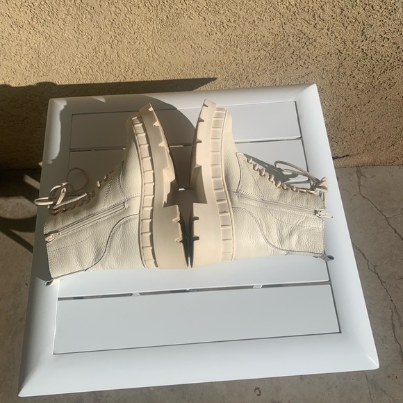 Vince Camuto white leather lug sole booties size 7 - Picture 11 of 16